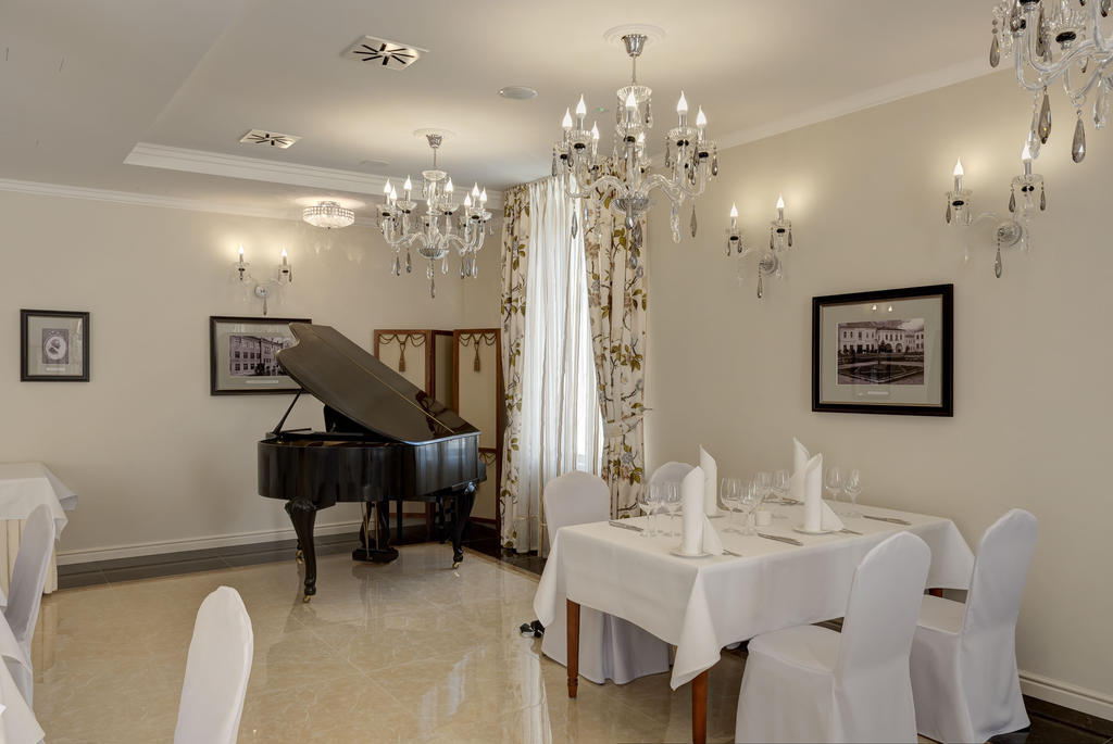 Hotel Willa Hueta เคียลเซ ภายนอก รูปภาพ