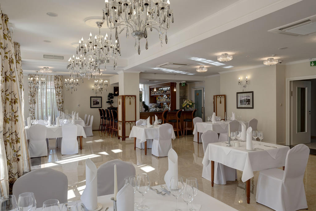 Hotel Willa Hueta เคียลเซ ภายนอก รูปภาพ