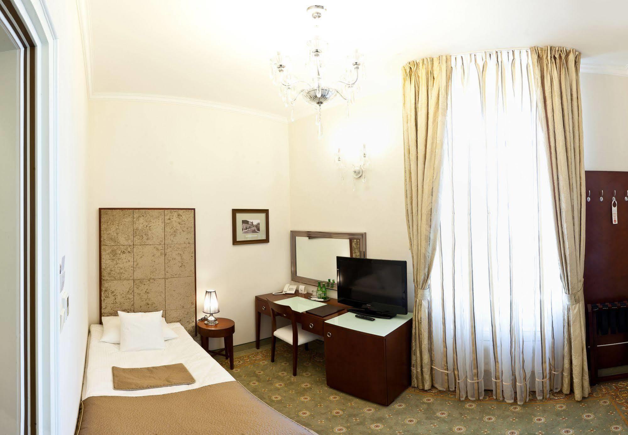 Hotel Willa Hueta เคียลเซ ภายนอก รูปภาพ